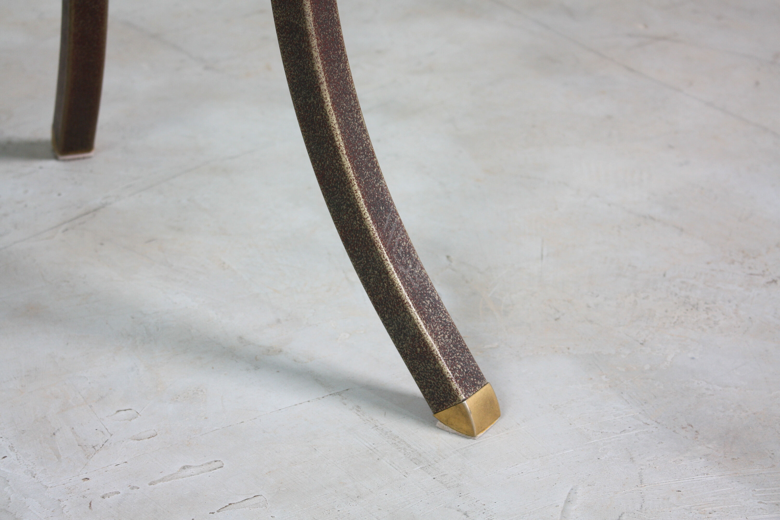 Table ovale de Pierre Vandel, années 1970