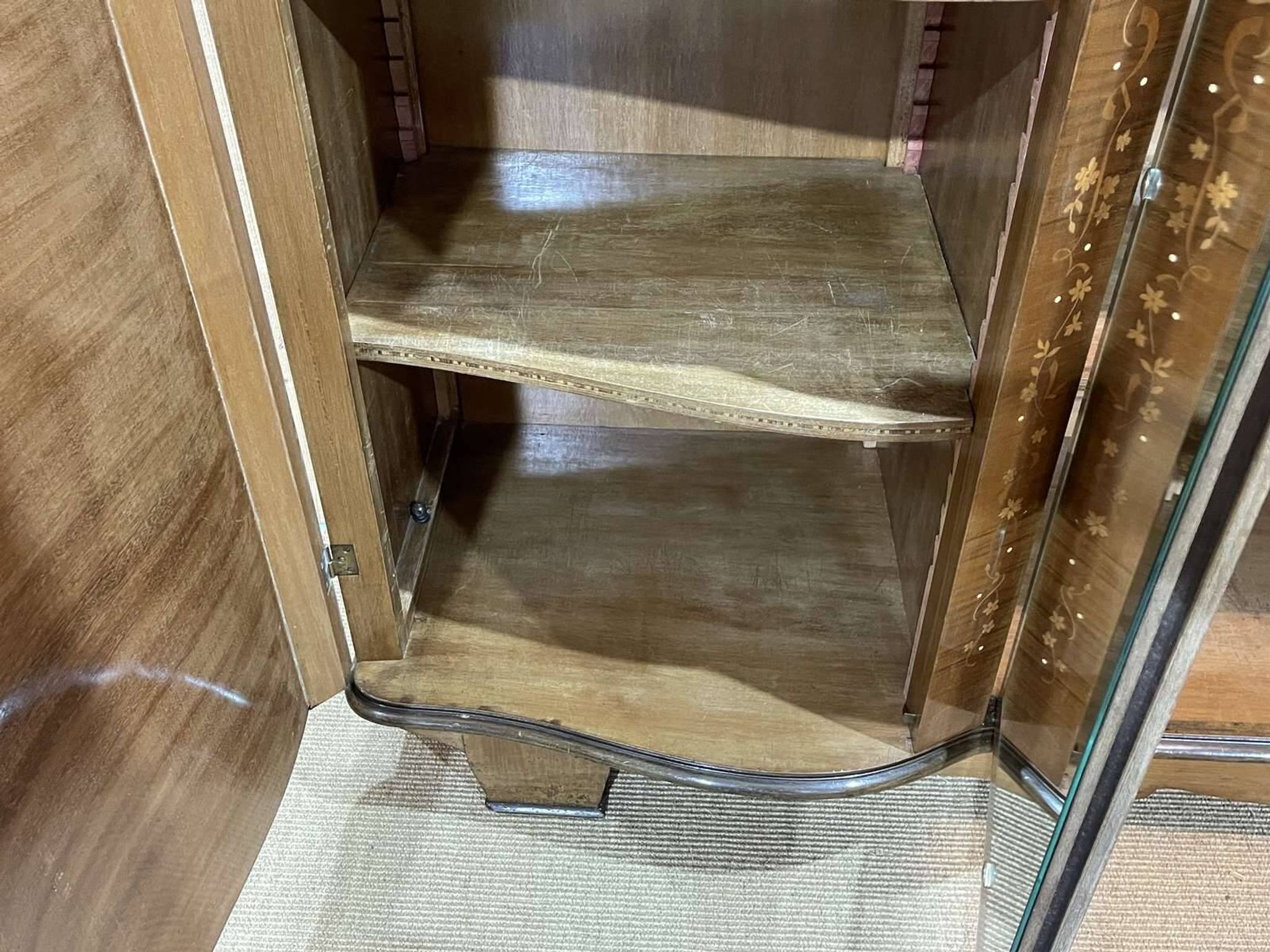 Art Deco bedroom wardrobe in walnut burl, made in the 1940s