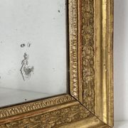 Petit miroir en bois stuqué et doré d’époque Restauration