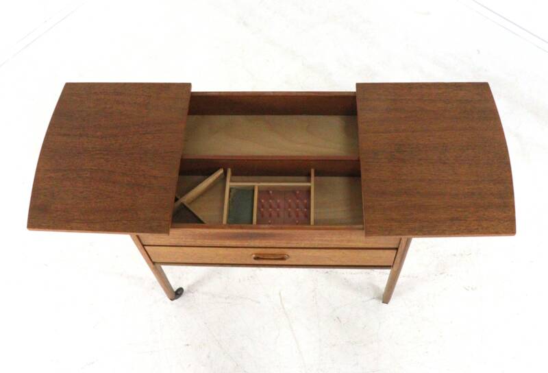 Table d'appoint / boîte de rangement pour bijoux