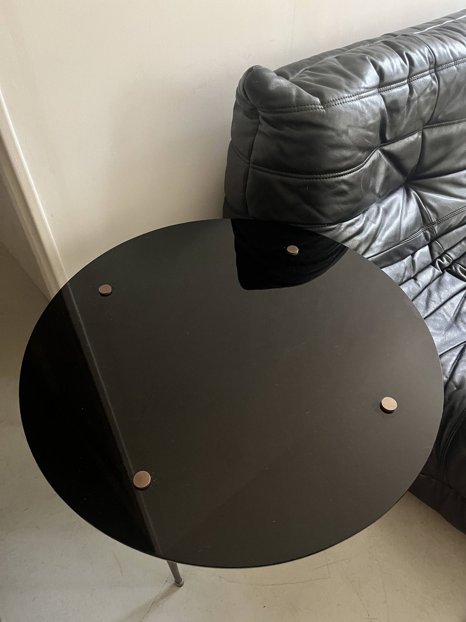 table basse vintage ronde en verre noir, 1950