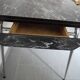 Table en formica marbré noir et blanc
