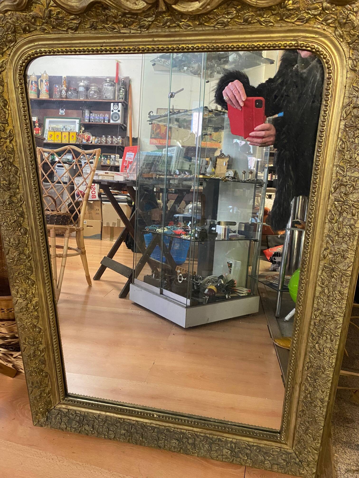 LARGE LOUIS XV STYLE ROCAILLE MIRROR IN GILT STUCCO FORAL DECOR ON PEDAL