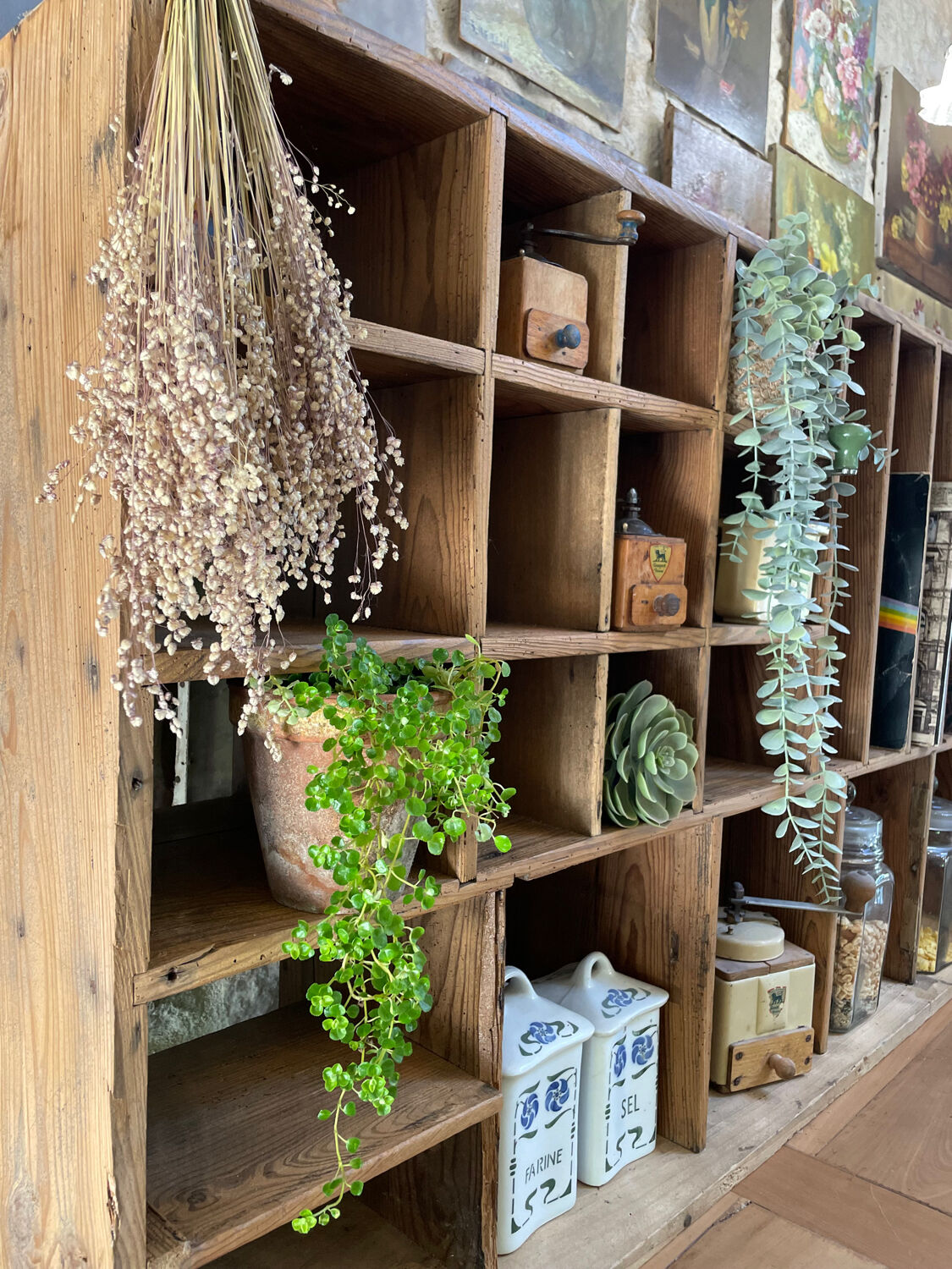 Shelf workshop or vinyl lockers