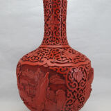 Vase chinois en laque rouge
