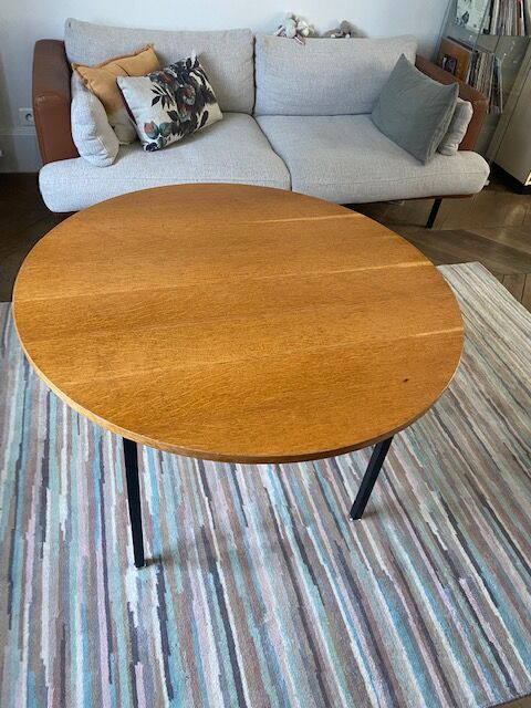 Round coffee table