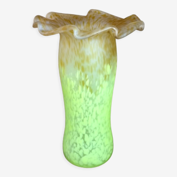 Vase en verre soufflé opaque style art nouveau
