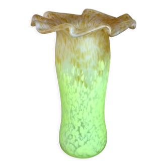 Vase en verre soufflé opaque style art nouveau