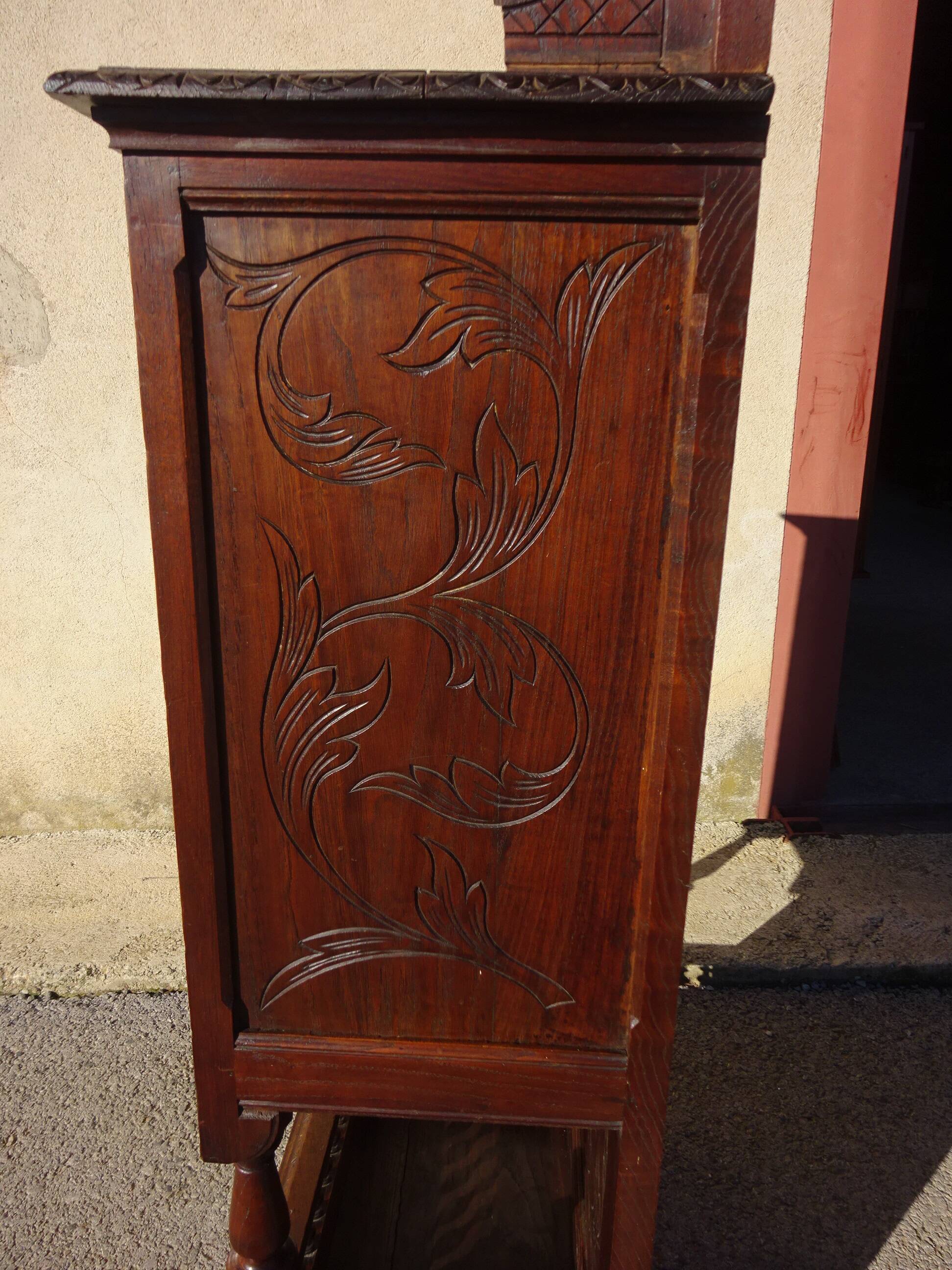 Former Bedel & Cie dresser