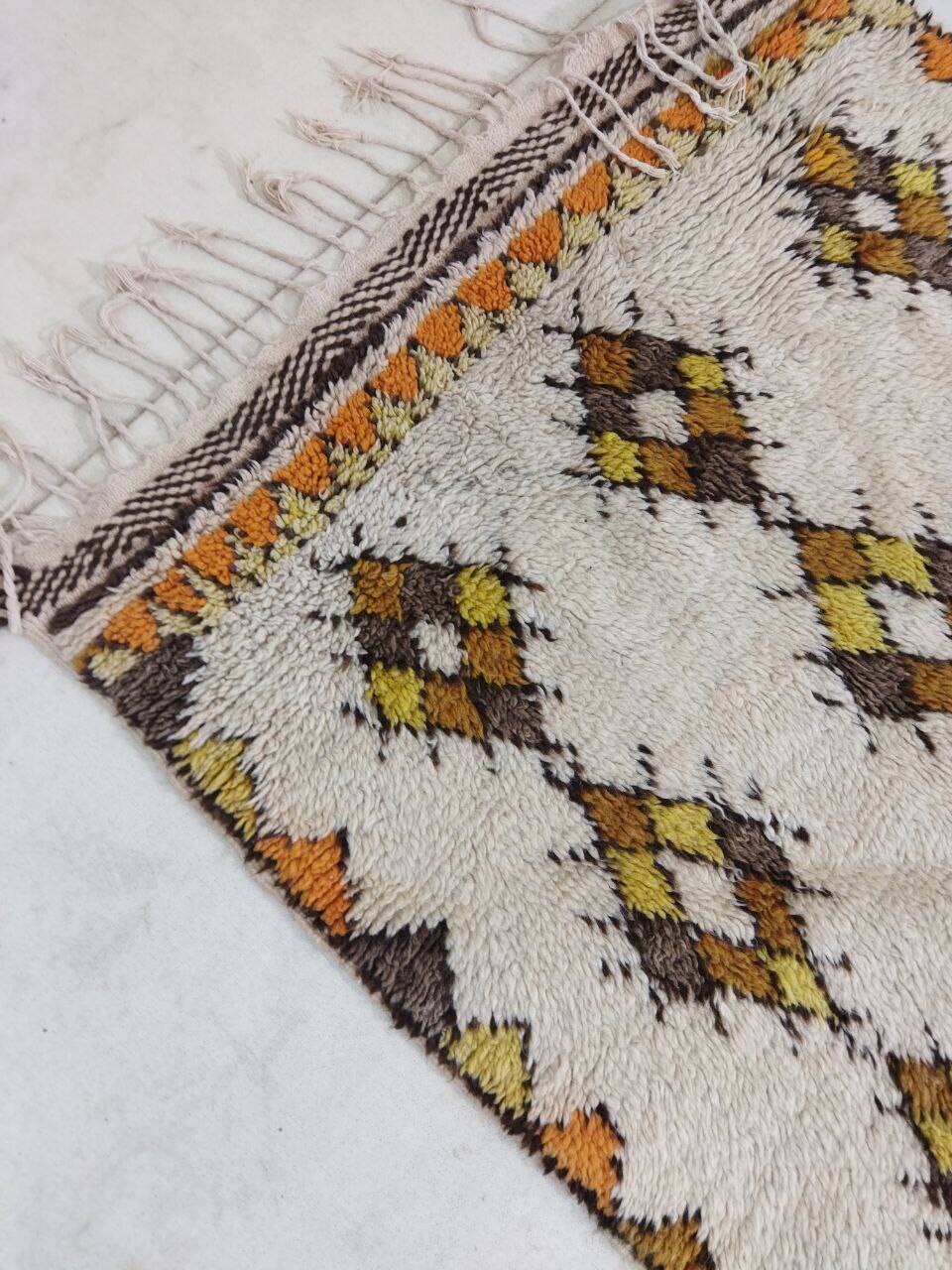 Handmade Moroccan Berber rug 137 x 92 cm