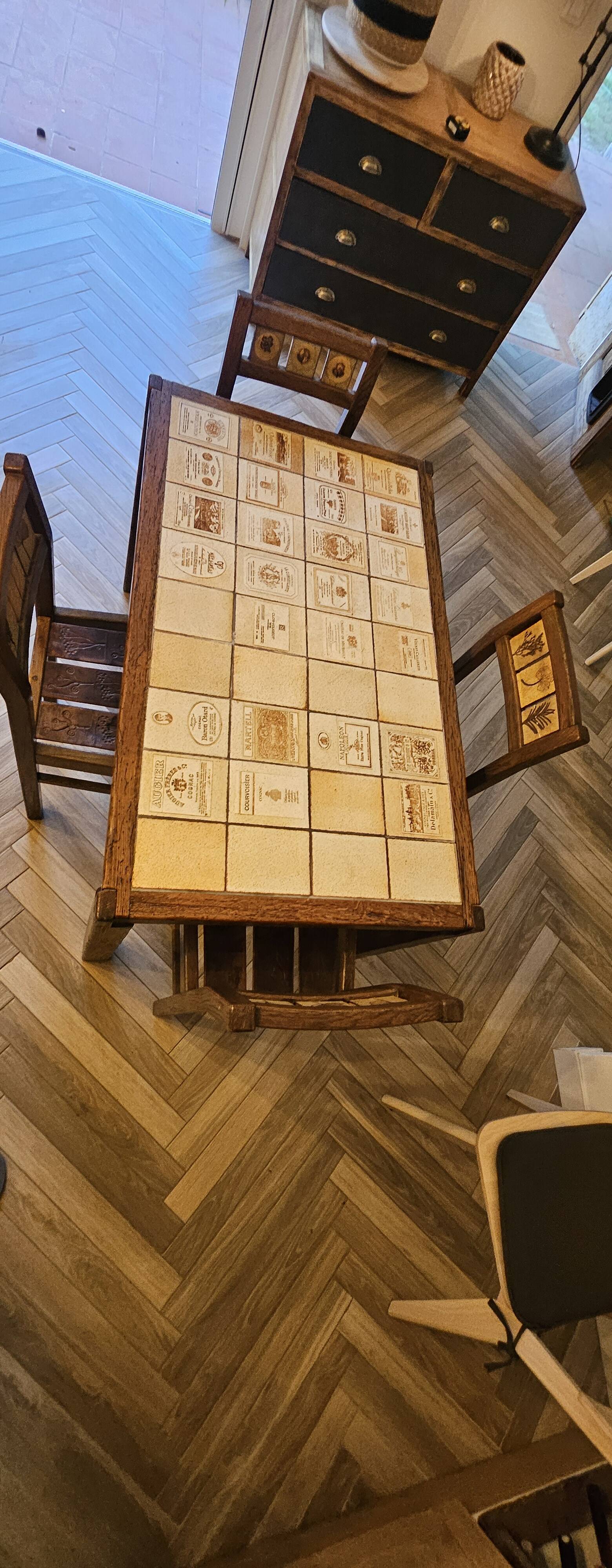 Roger Capron – Ensemble table de salle à manger et 4 chaises