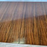 Extendable table in laminate