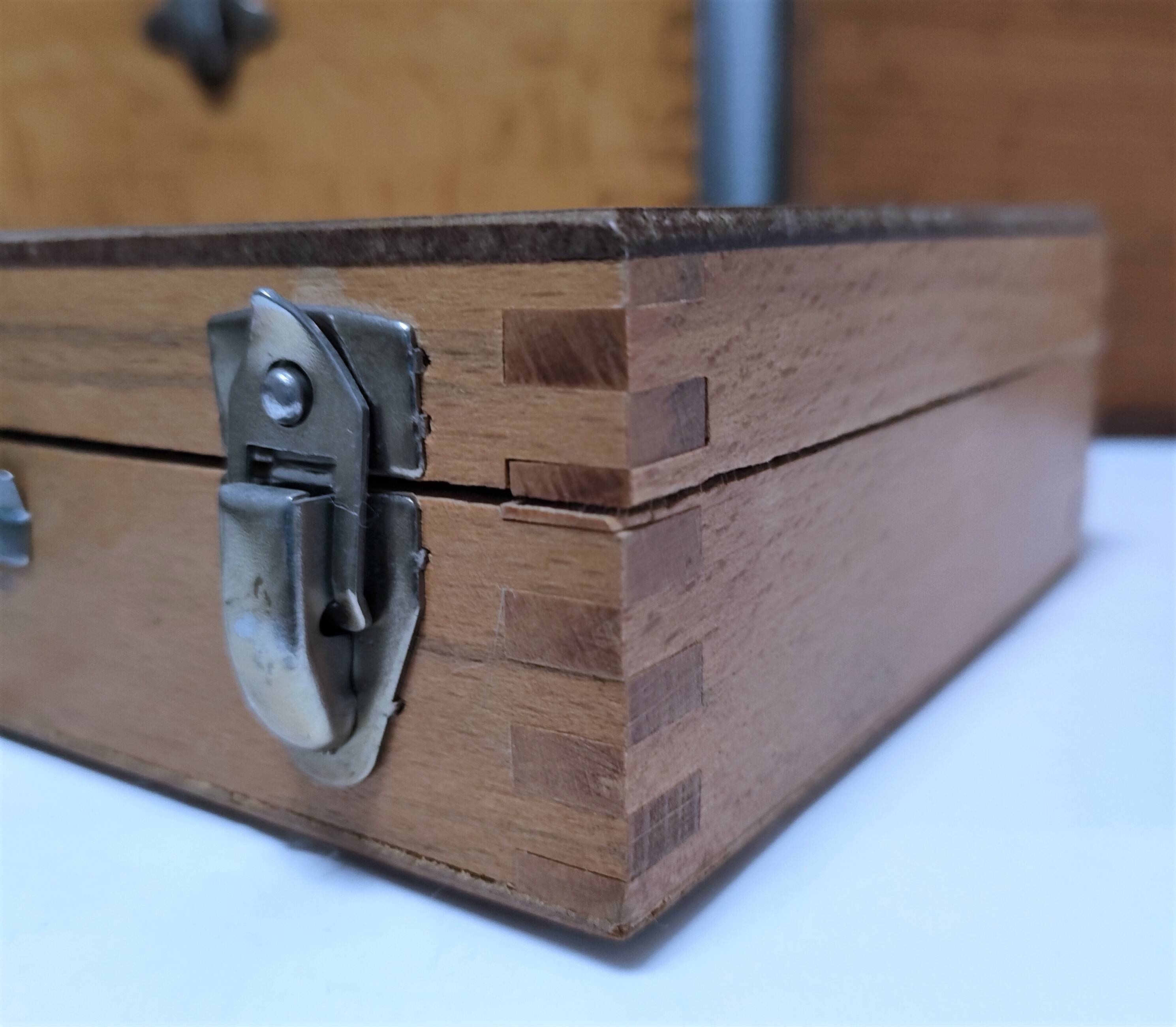 Cinq boîtes bois vintage