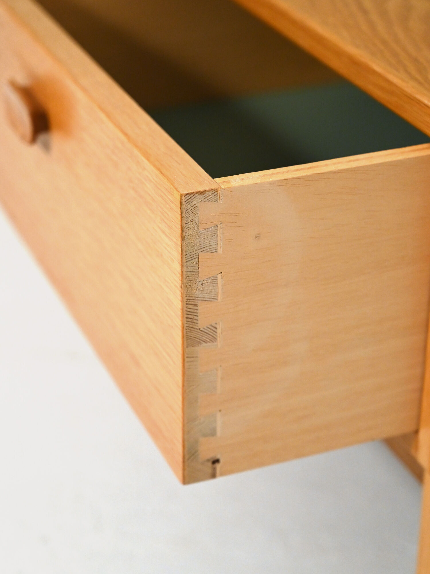 Chest of drawers - Vintage oak TV cabinet