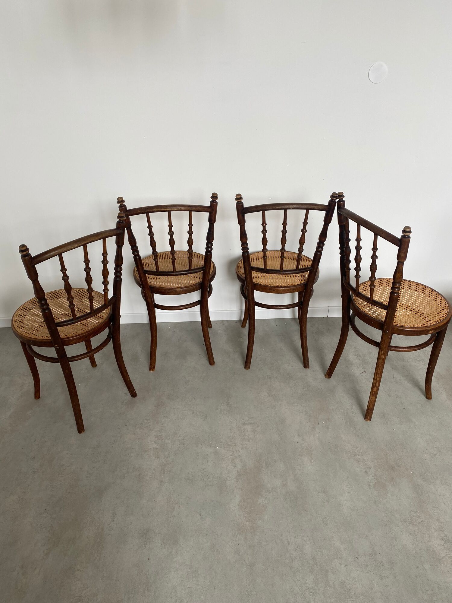 4 anciennes chaises de bistrot début 19 eme Josef Hoffmann bois cannage