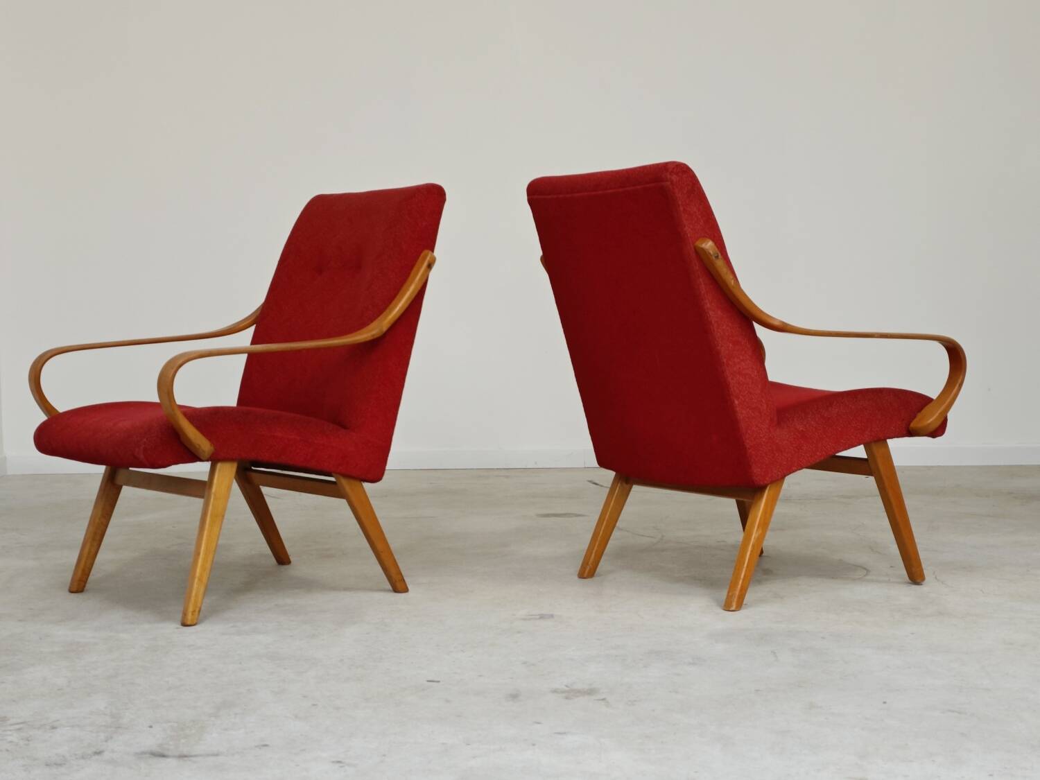 Pair of red armchairs 6953 by Jaroslav Smidek for Ton Bystrice Thonet 1960