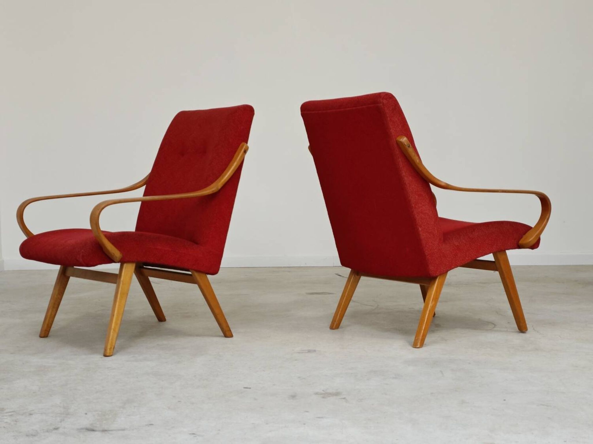 Pair of red armchairs 6953 by Jaroslav Smidek for Ton Bystrice Thonet 1960