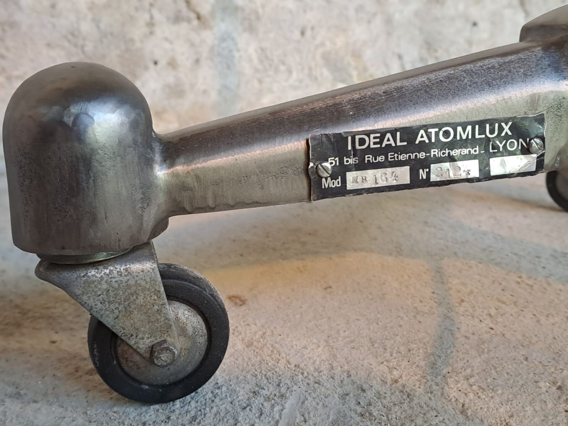 Lampadaire tripode industriel IDEAL Atomlux,  France 1950
