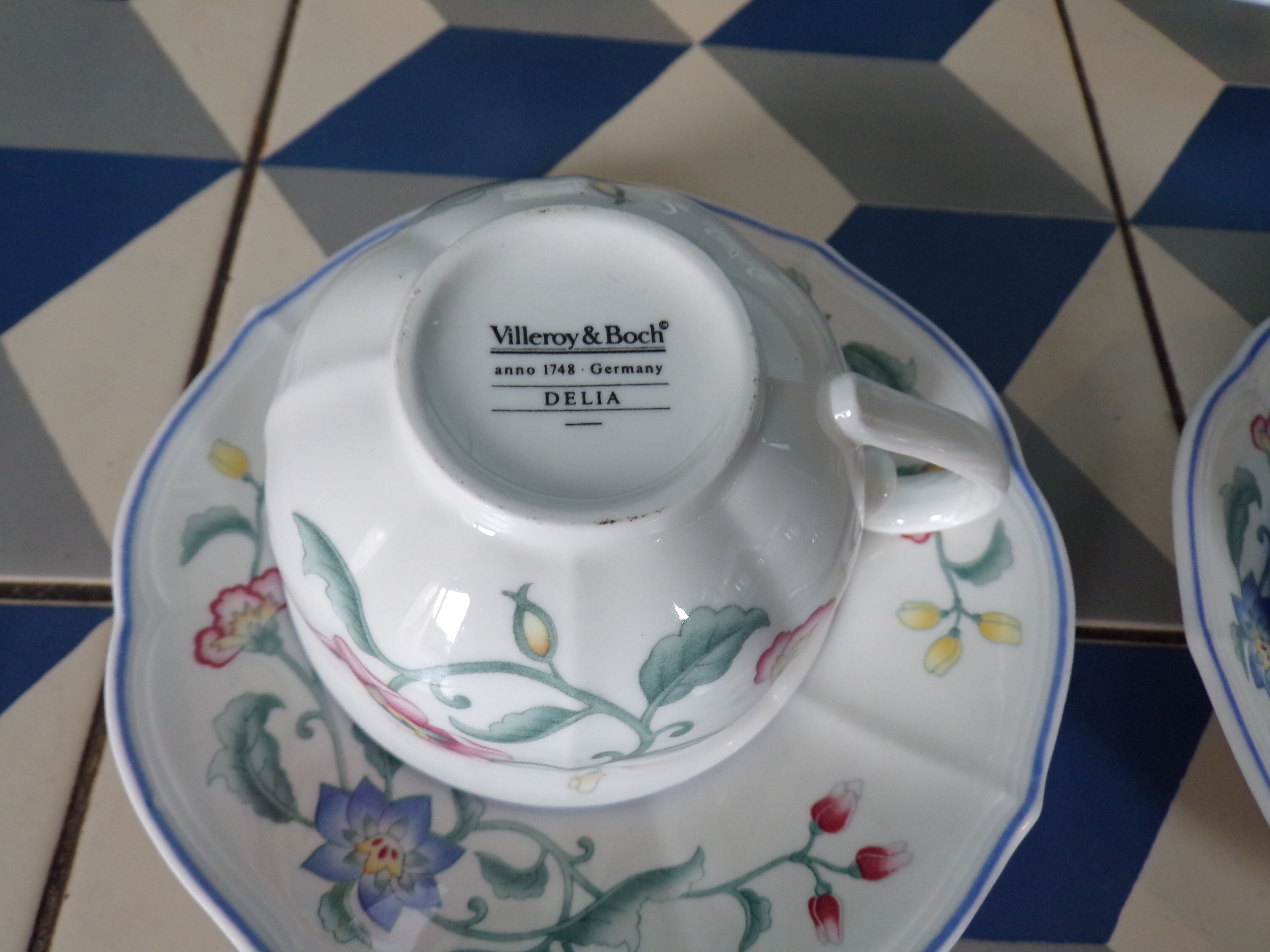4 coffee cups Villeroy & Boch Delia with saucer