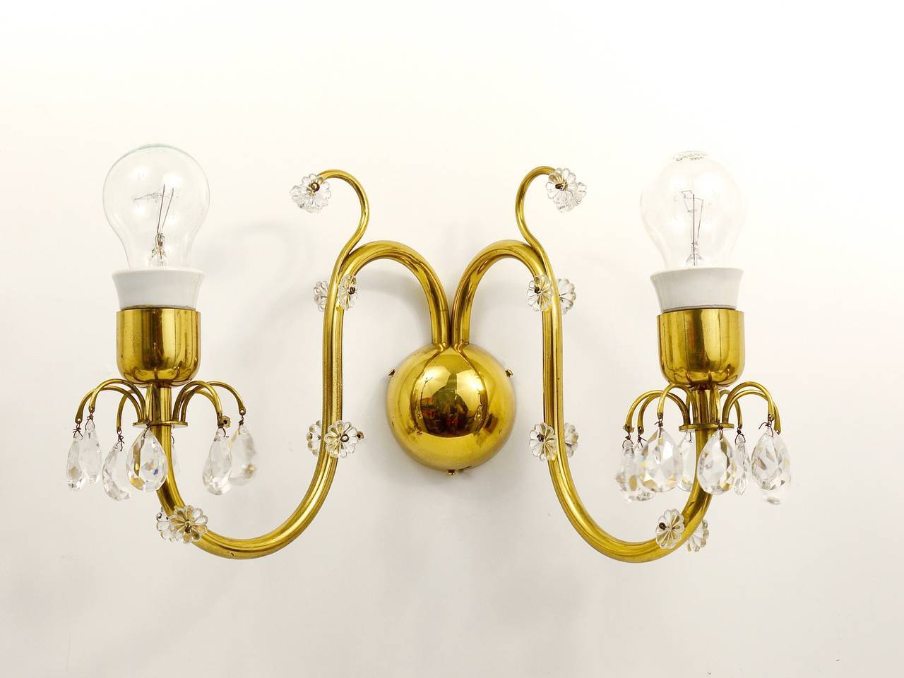 Lobmeyr Vienna Belle large wall sconce in brass and crystal, Austria, 1950s