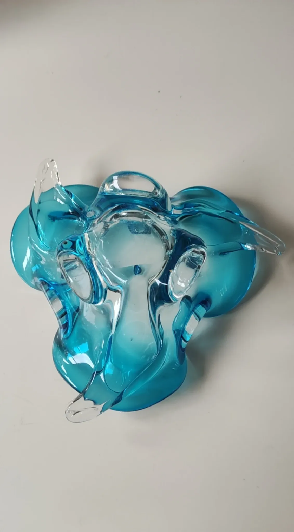 Large Vide Poche/Ashtray Murano. Made of blown art glass. Diameter 28 cm.