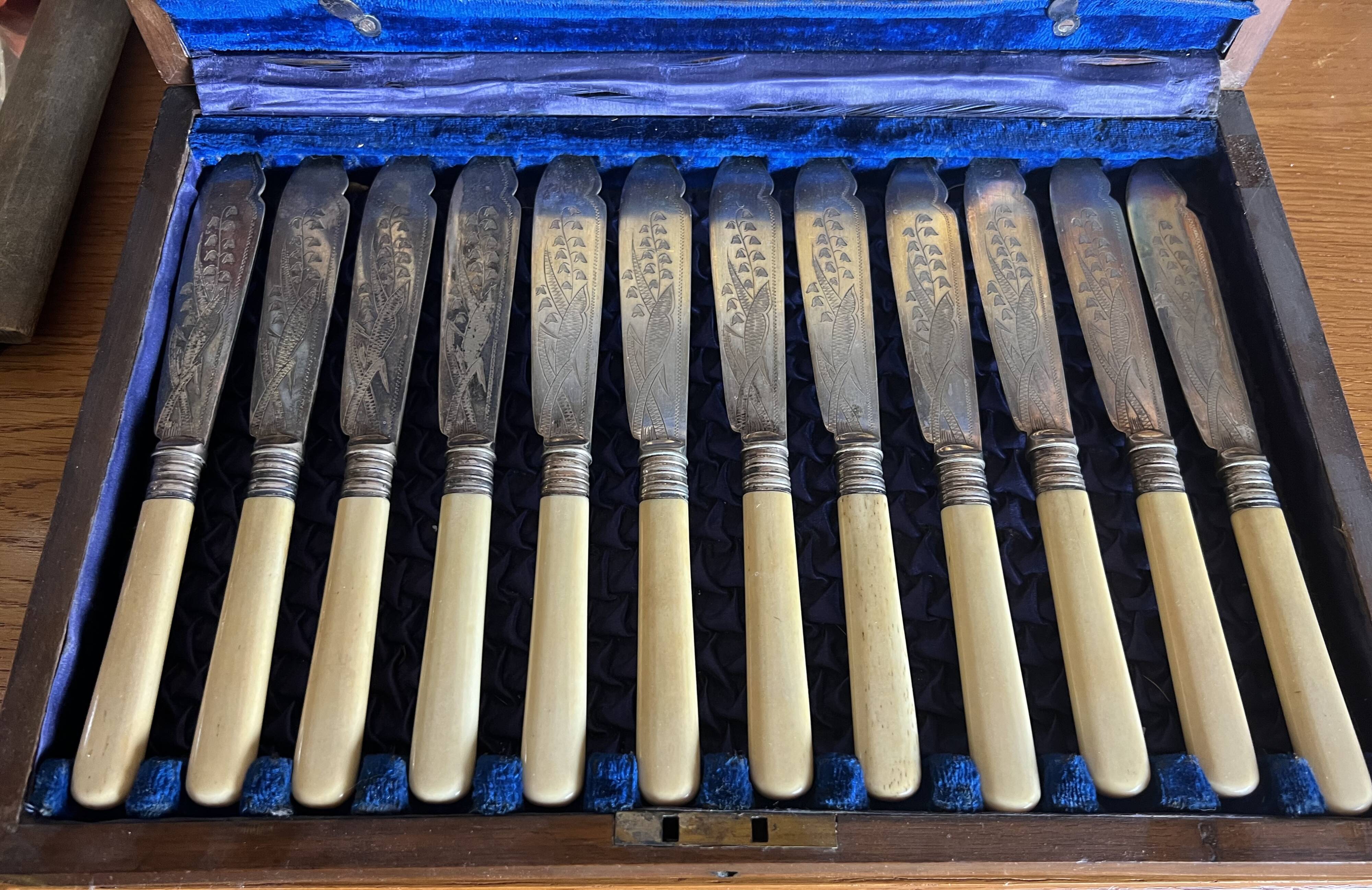 Box of 24 ivory and engraved silver metal cutlery - 19th century