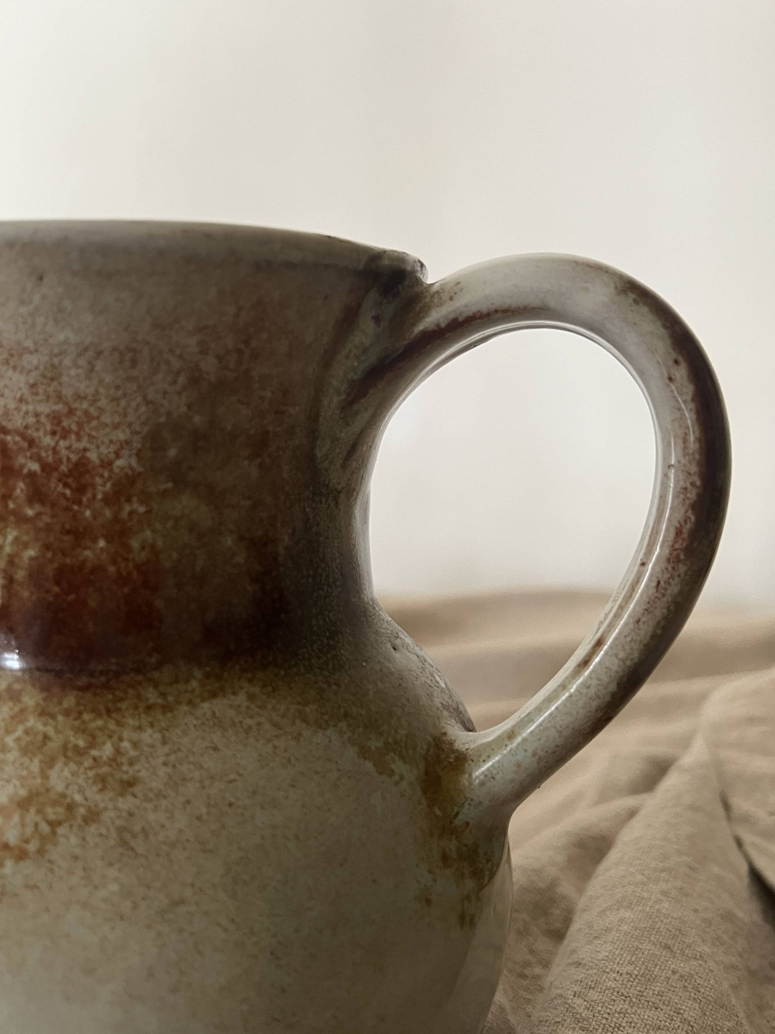 Carafe vintrage à eau / orangeade en céramique émaillée, 1950