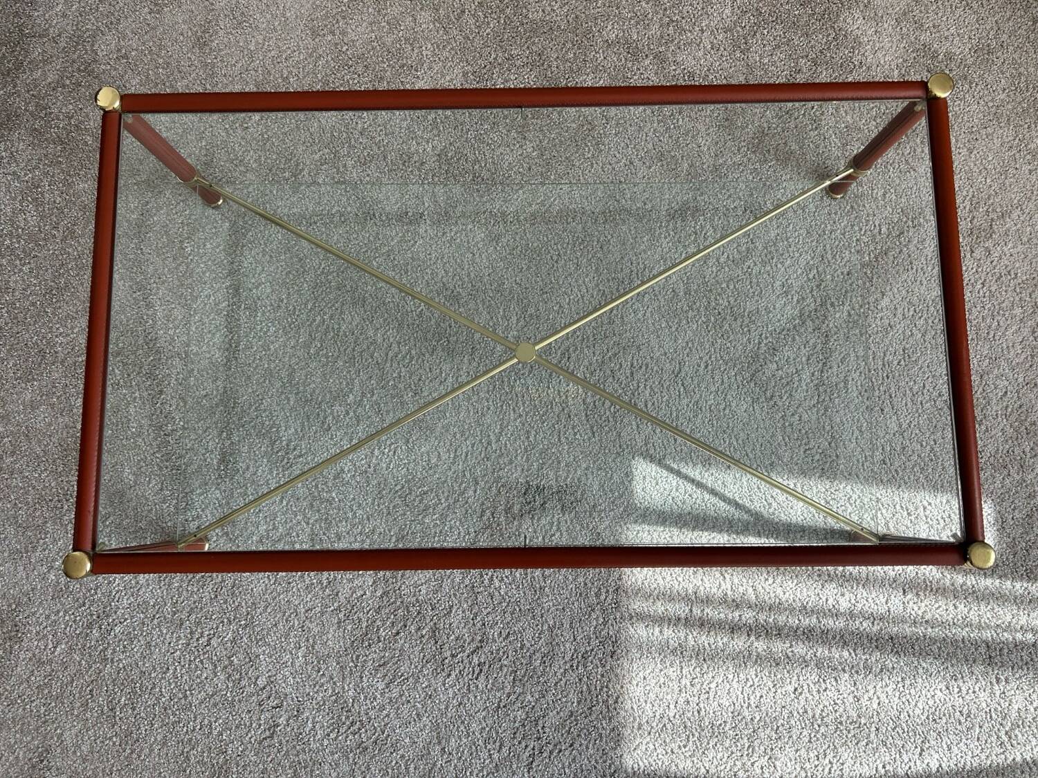Table basse en verre et cuir