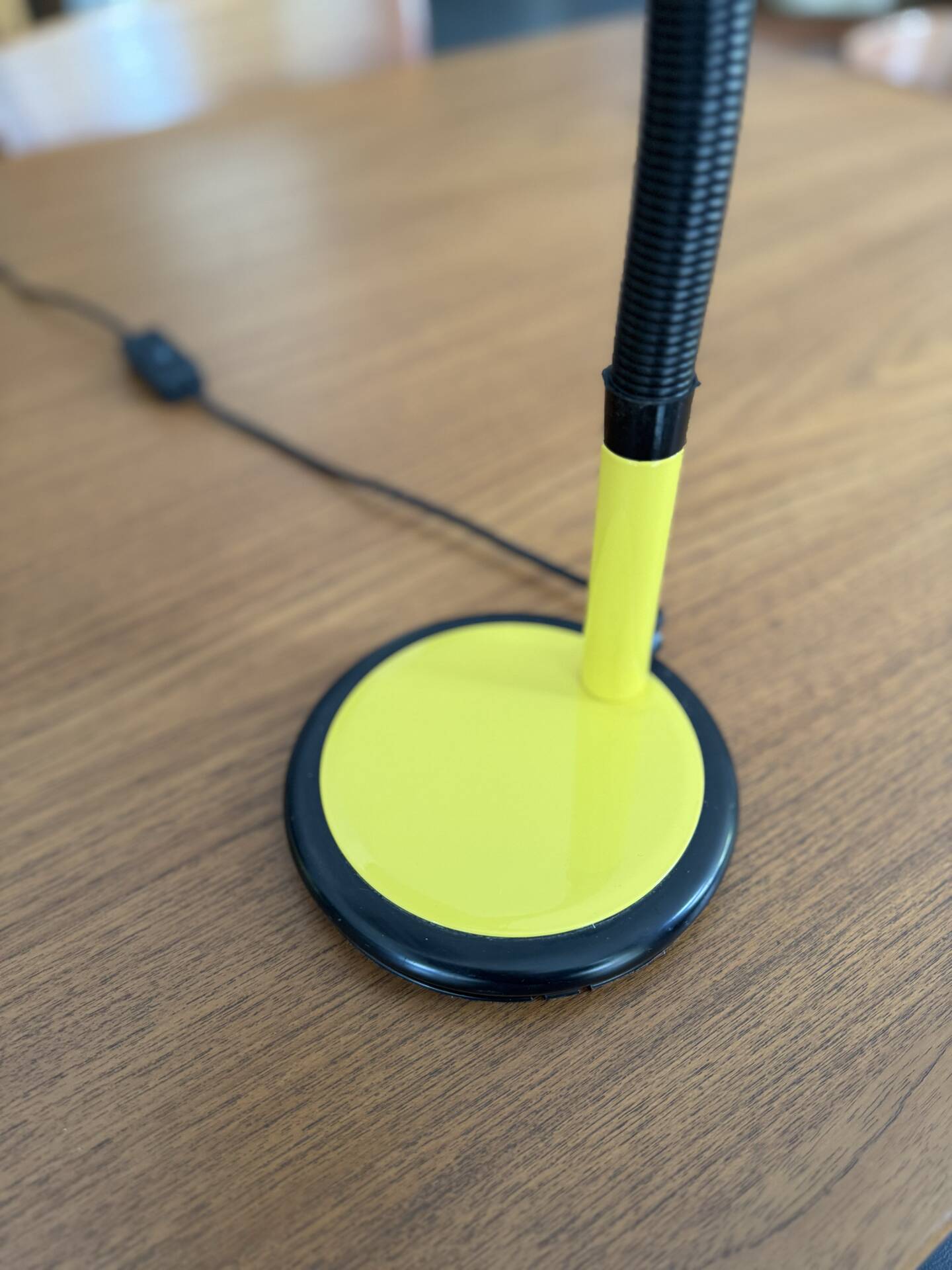 Lampe de table articulée jaune