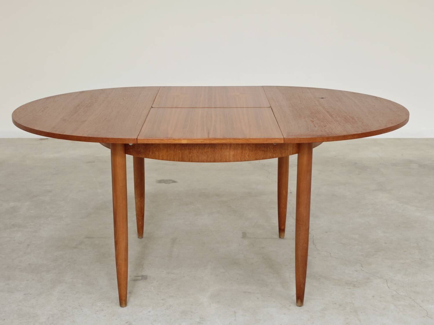 Round extending table, light oak, East Germany, 1960s