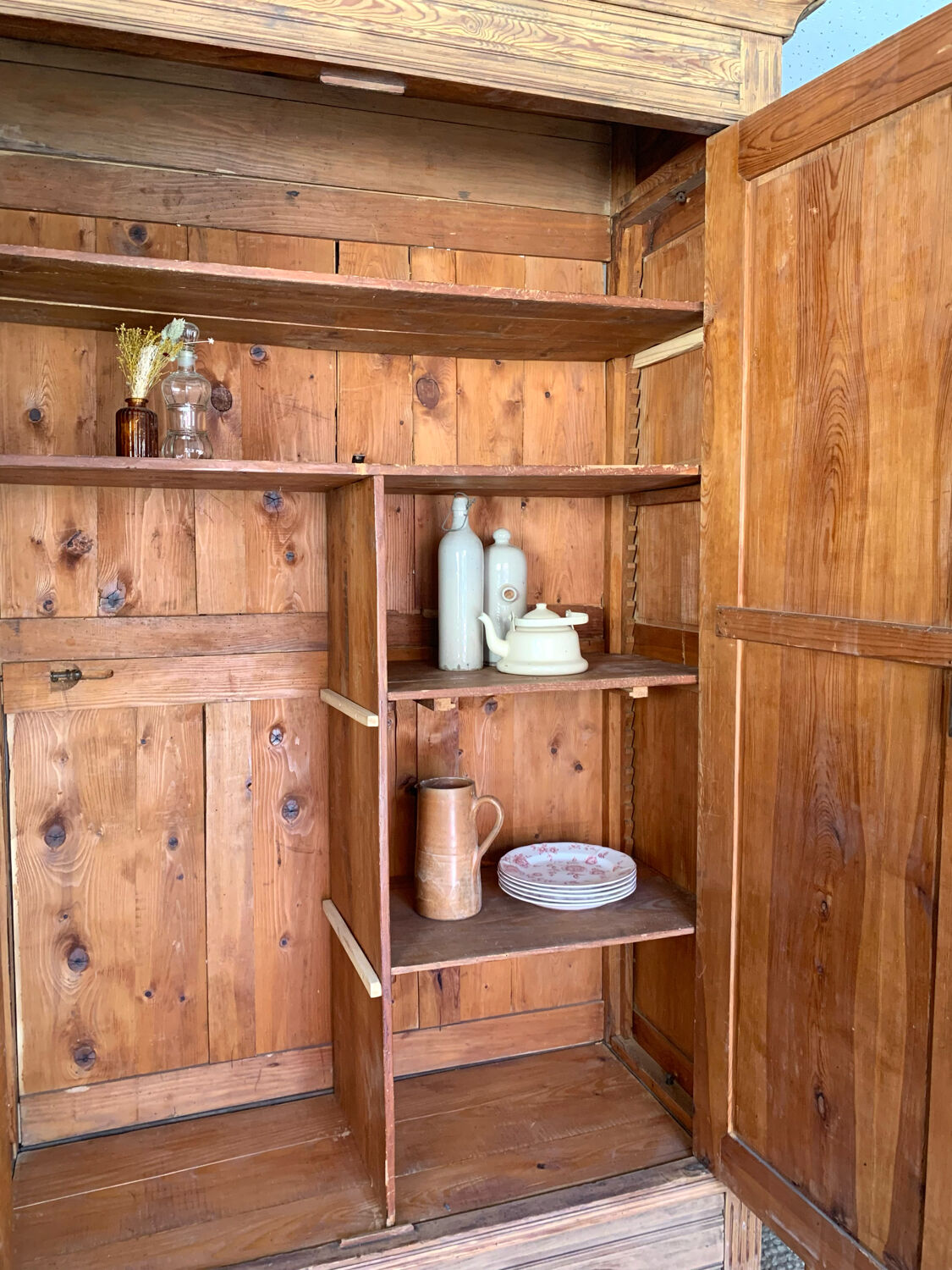 Country cabinet