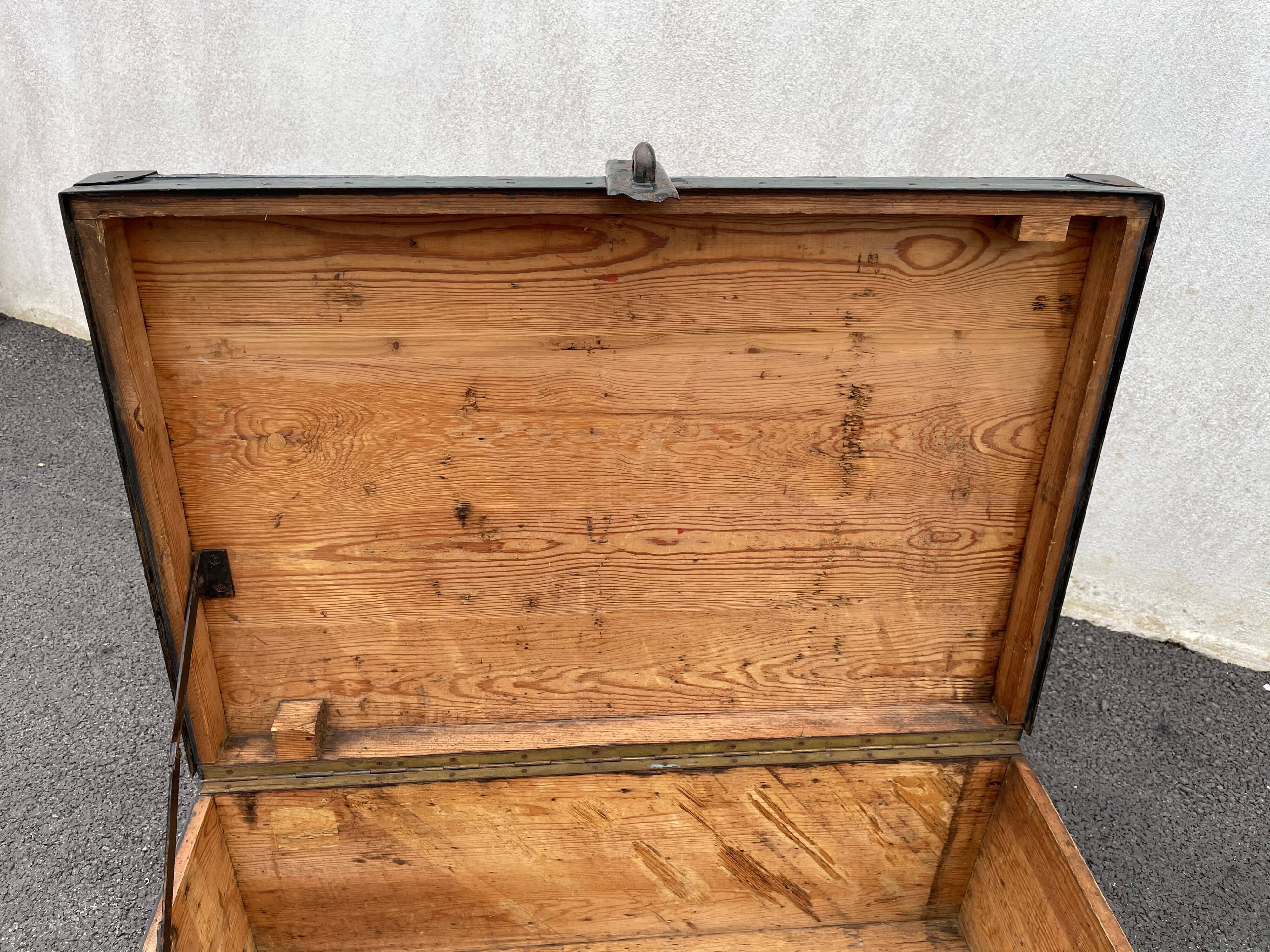 Painted wooden trunk L83 X H37 X P56