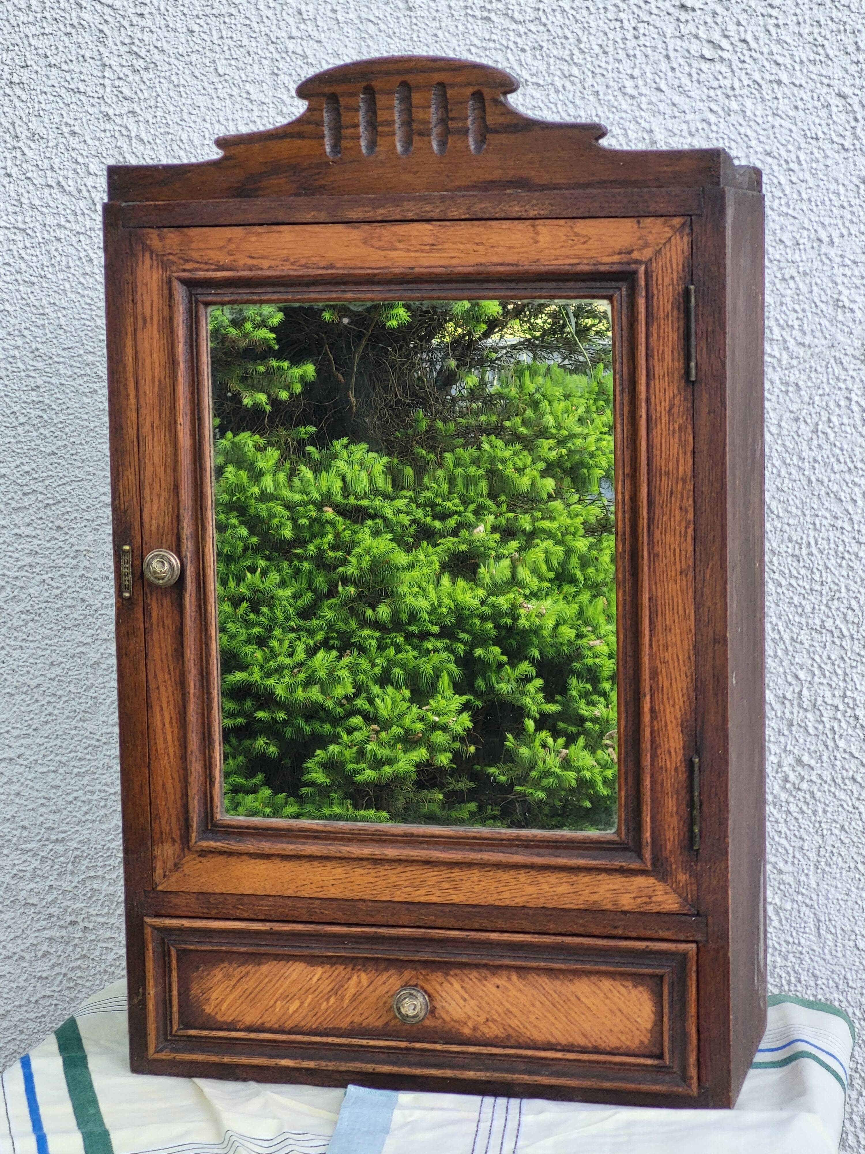Armoire à pharmacie salle de bain