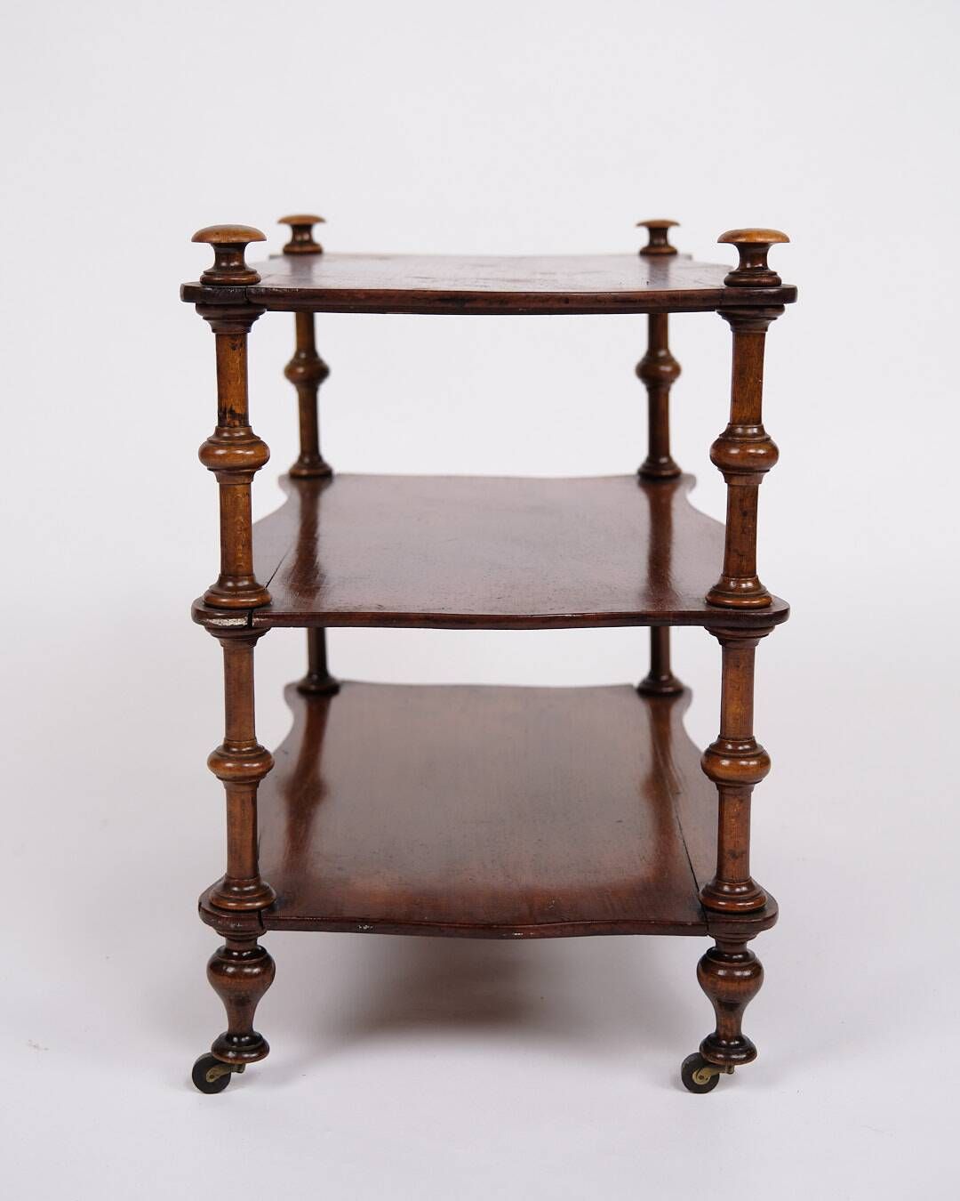 Etagere/shelf with 3 shelves - mahogany - turned columns - wheels - 19th century