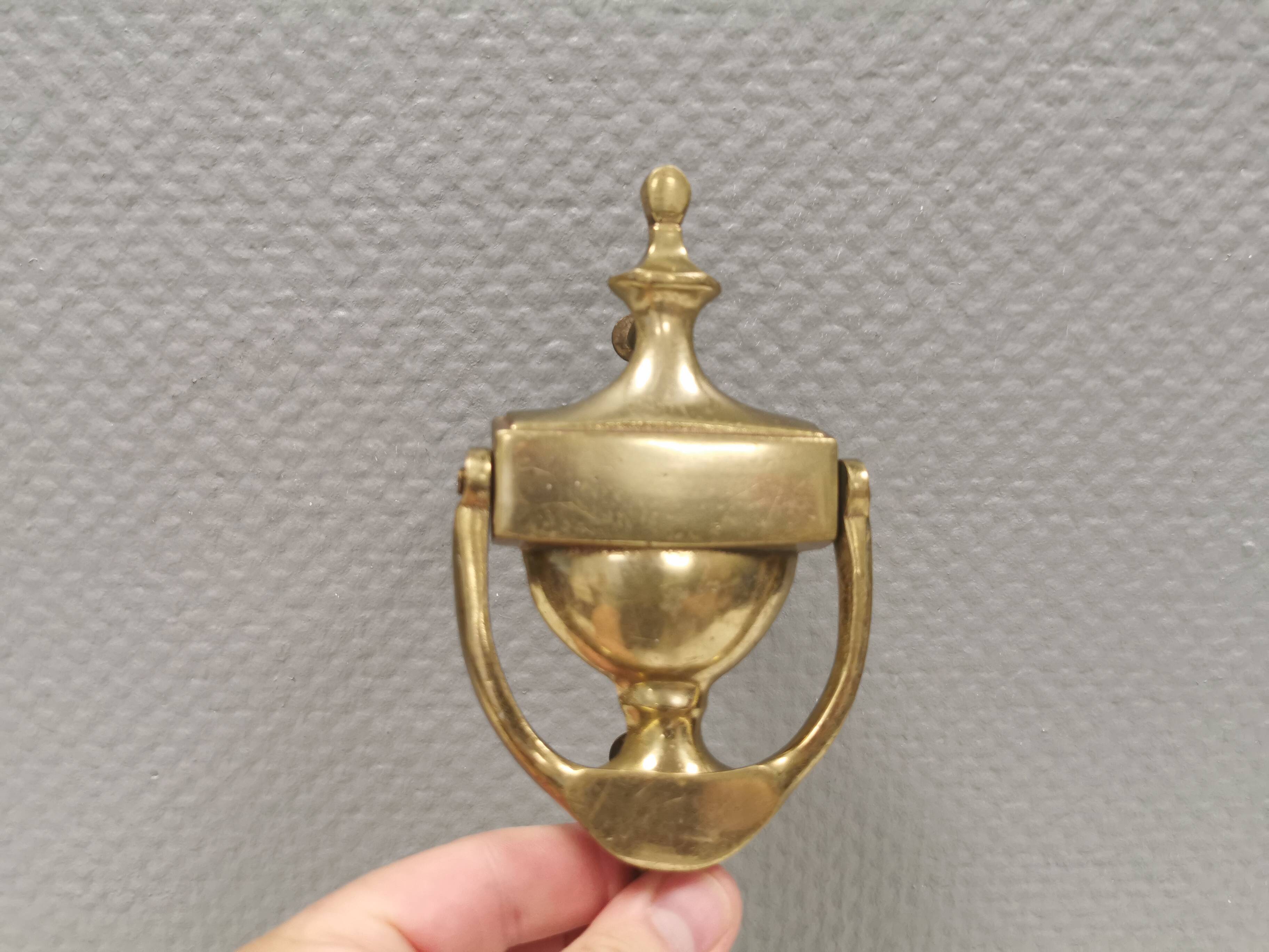 Old door hammer in solid brass. Estimated 1960s.