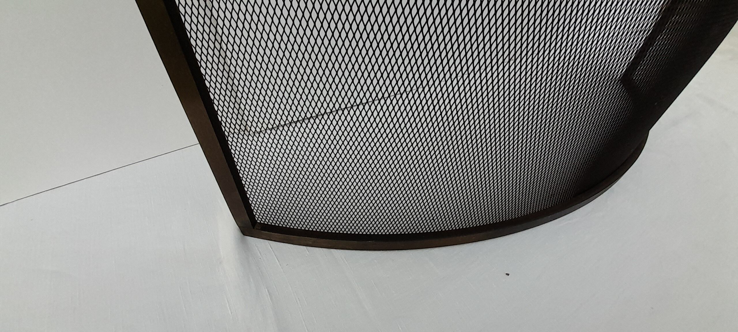 Rounded steel fire screen L 70 cm H 56 cm for fireplace or stove