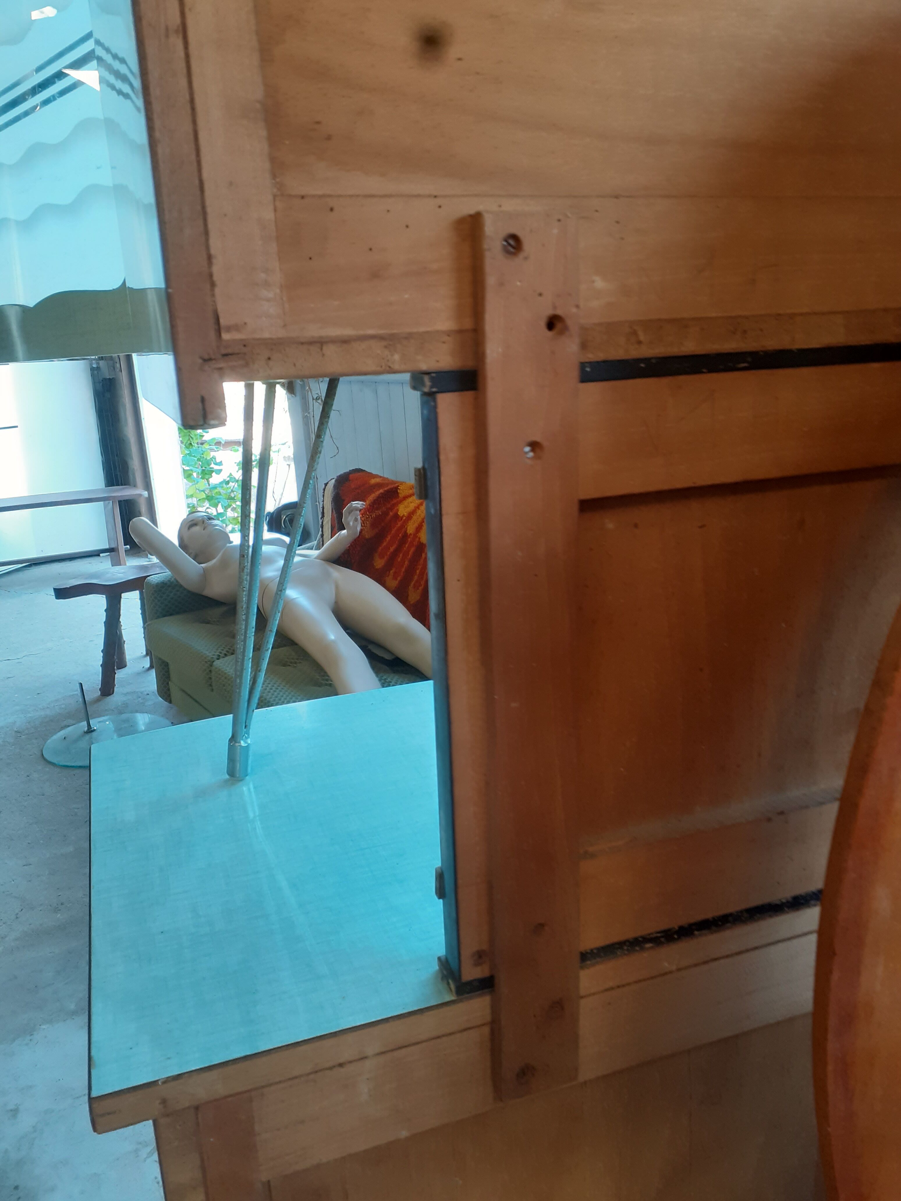 Buffet in green formica.