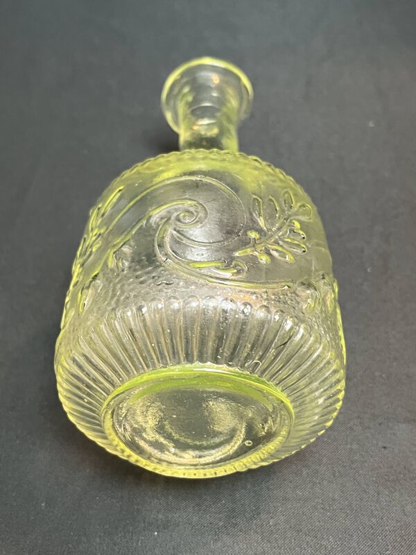 Ancien flacon carafe en verre ouraline fin XIXème