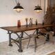 Table industrielle avec plateau d’établi