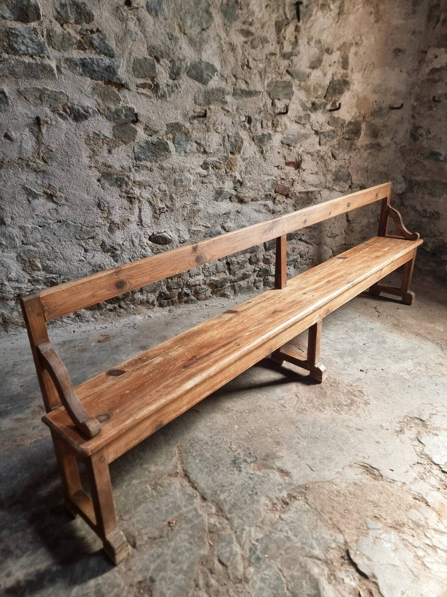 Grand banc ancien en bois avec dossier – fin XIXe siècle, pin et chêne