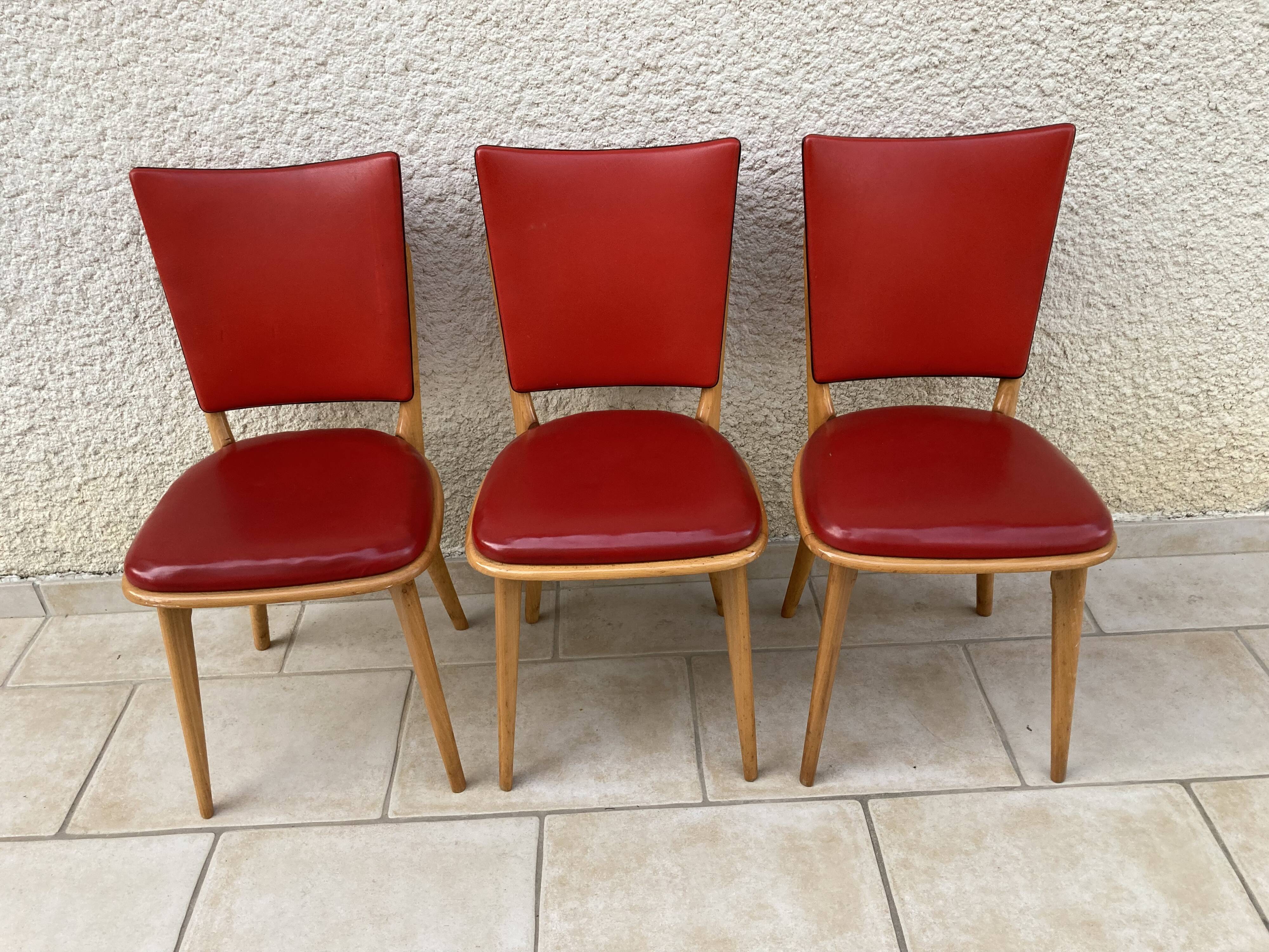 3 chairs in red Skaï