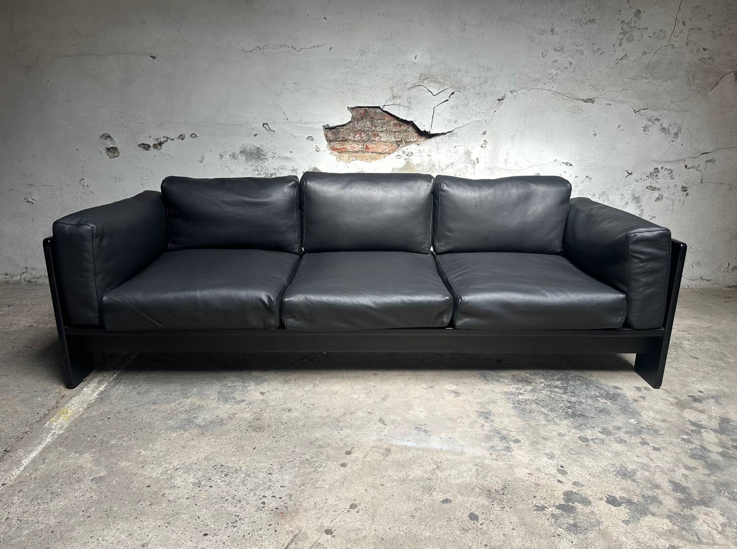 Bastiano Sofa by Tobia Scarpa for Knoll – Black Leather