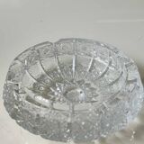 Ashtray/empty pocket in Bohemian crystal. Finely chiseled with sophisticated starry/brass patterns. Stylish Boho chic