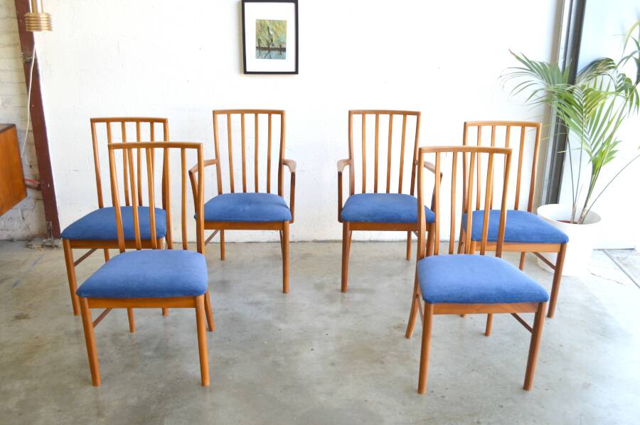 Set of 4 chairs and 2 armchairs by McIntosh.