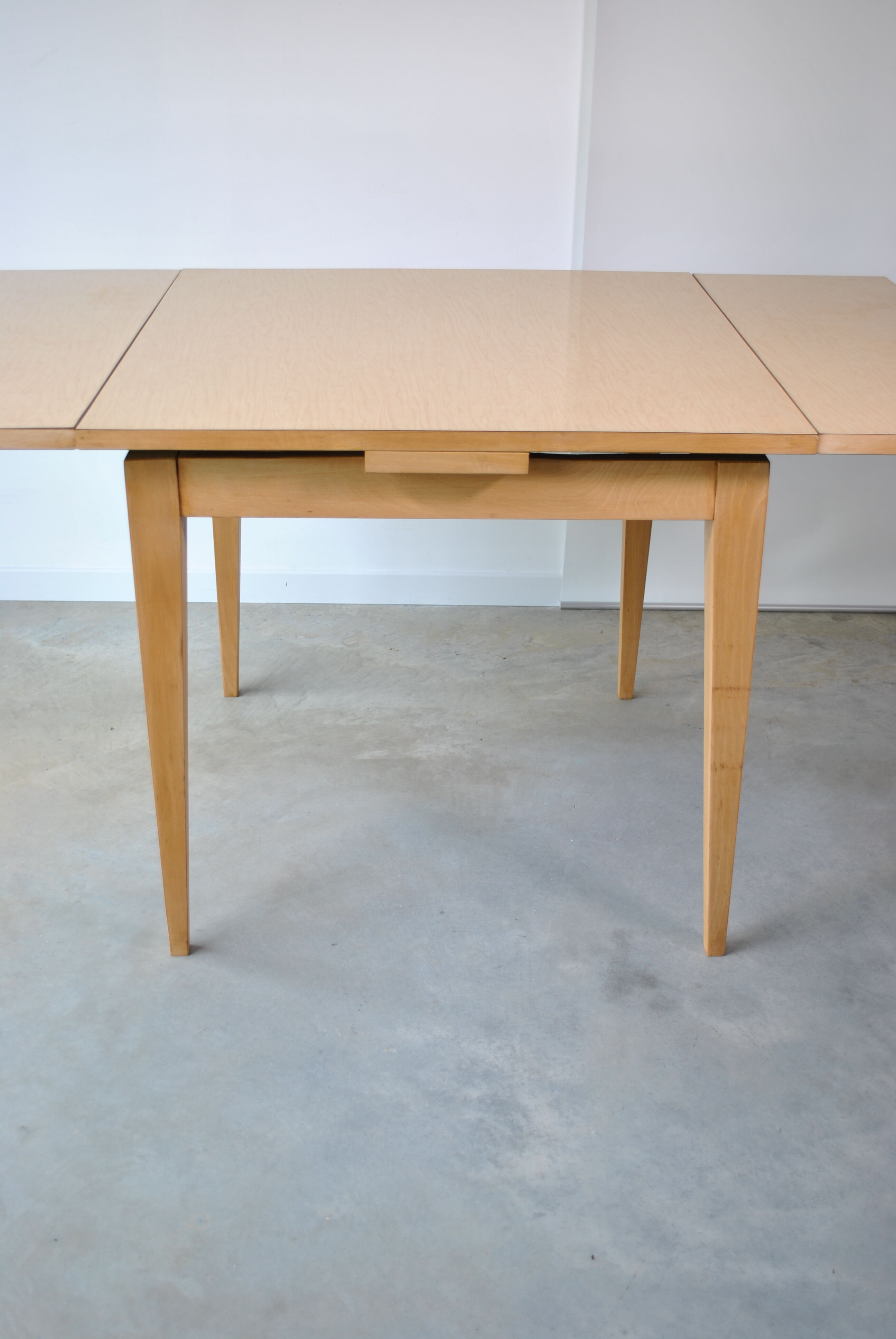 Extensible table 1970