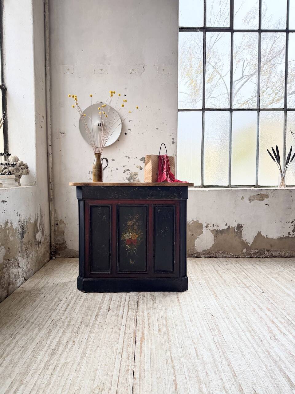 Floral 1920s trading counter