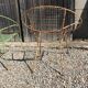 Deux mid century paire de chaises longues de jardin en fer forgé
