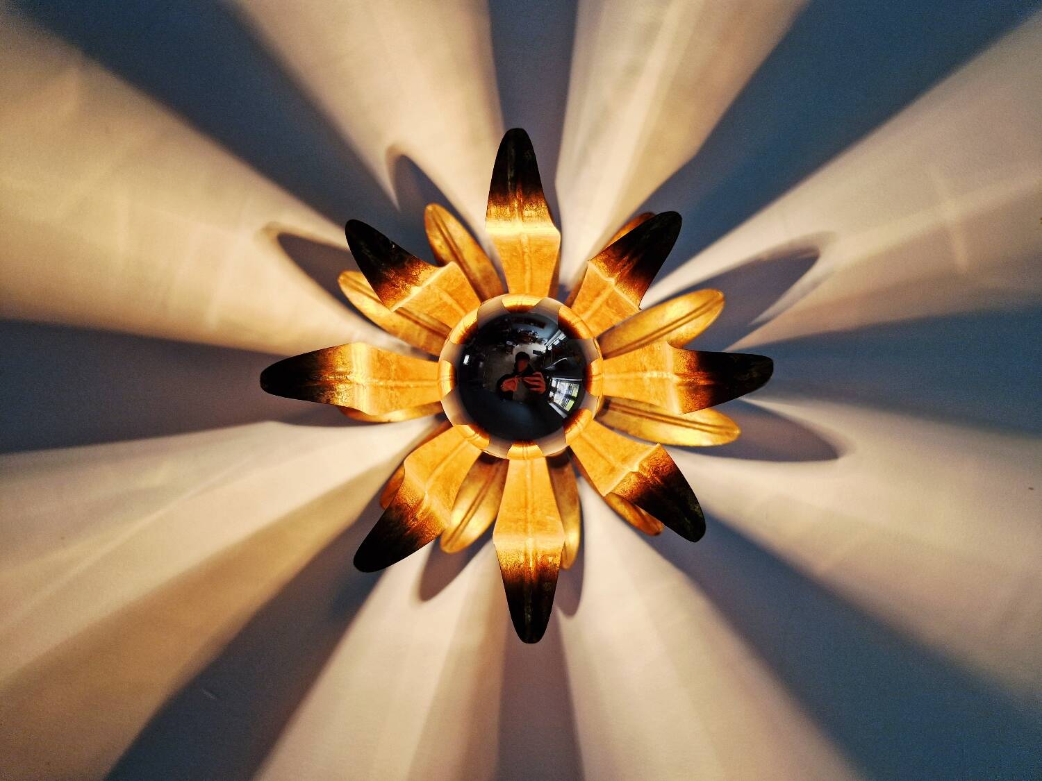 Italian ceiling light in gilded metal, floral design, 1960-70.