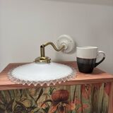Applique en opaline blanche inclinable