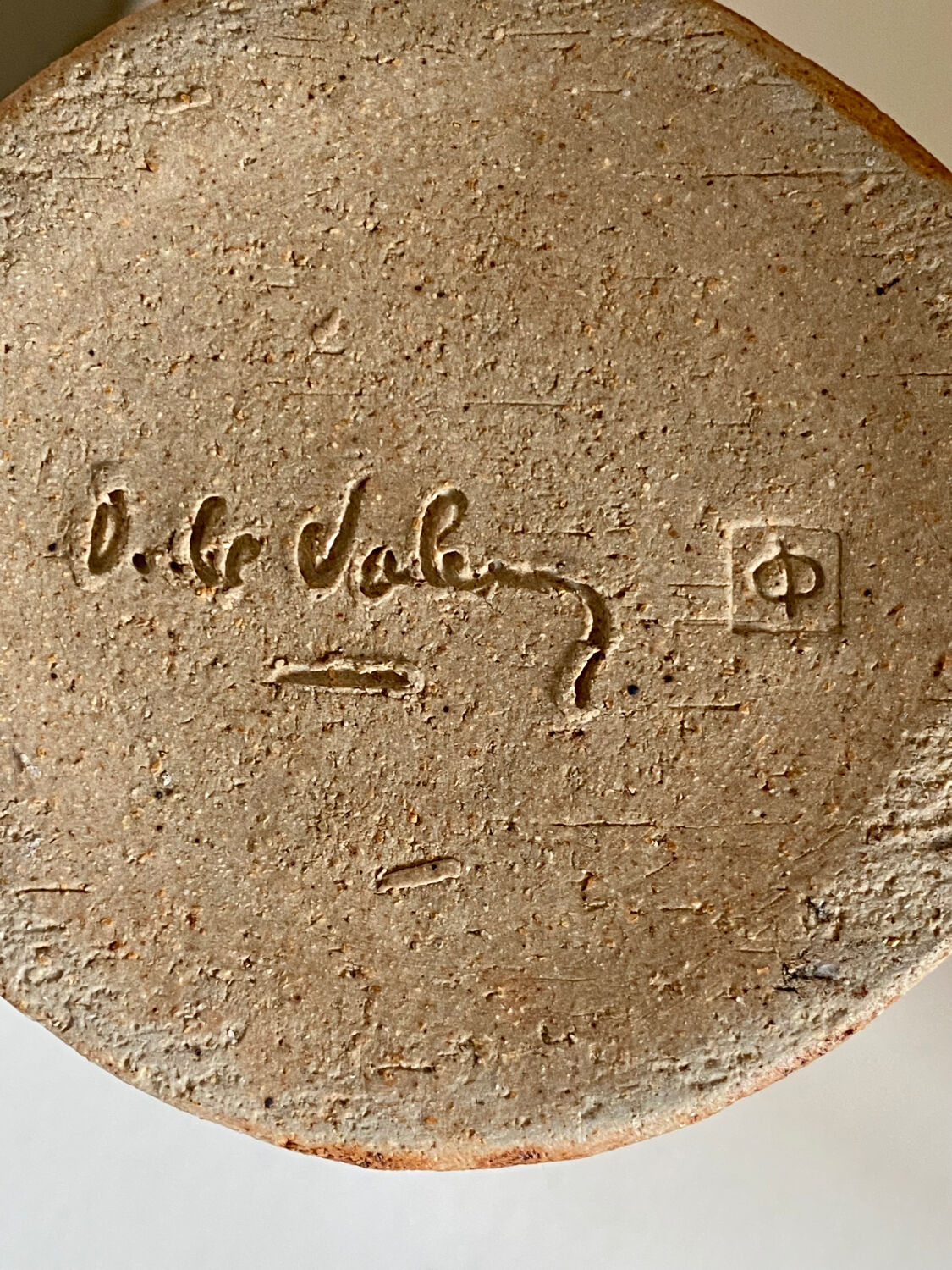 Vase céramique contemporaine grès strié drapé signé